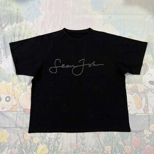 Stylish Black T Shirt With Sean John Logo And Back Design
